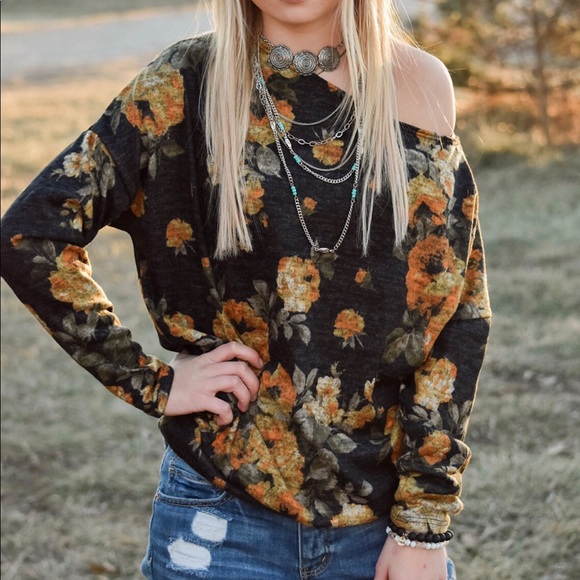 Off-Shoulder Sweater - Picture 1 of 3